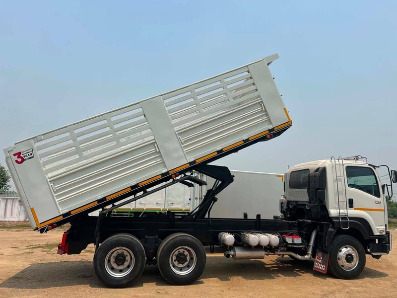 ISUZU FXZ 360แรงม้า รถบรรทุก 10ล้อ ดั้มพ์ ปี2010