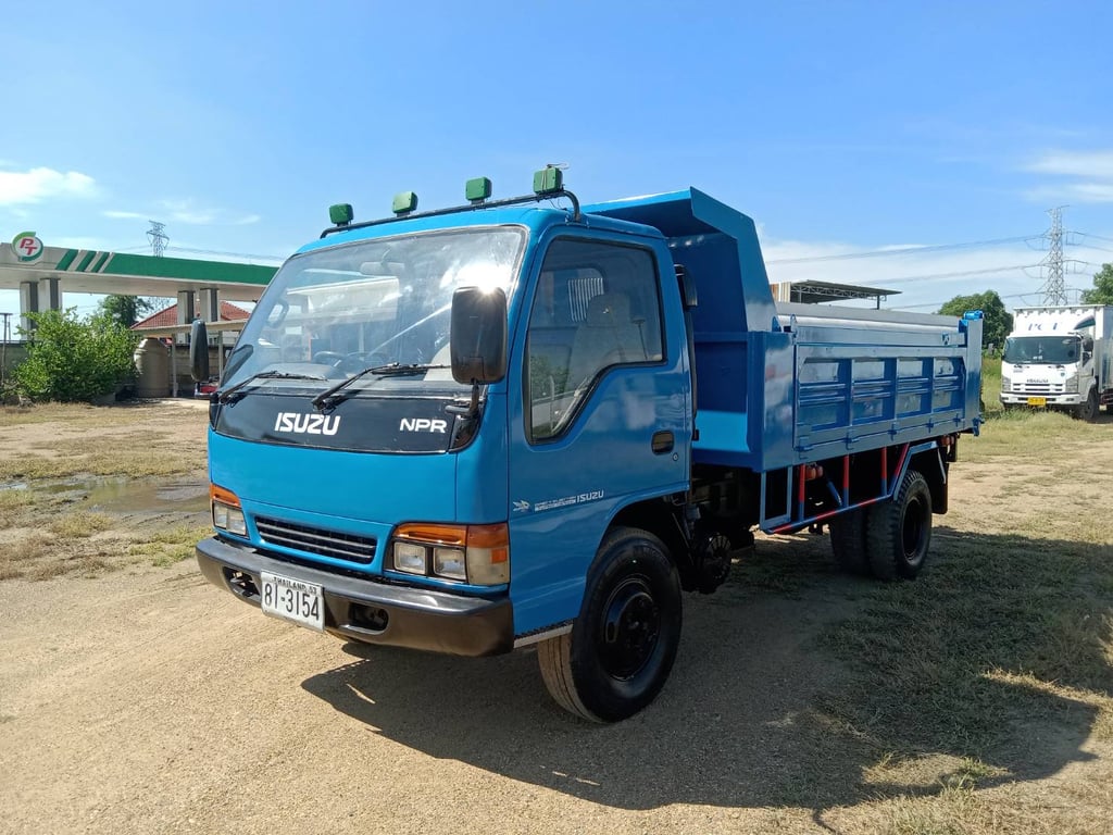 ISUZU NPR 130แรงม้า รถบรรทุก 6ล้อ ดั้มพ์ ปี2002