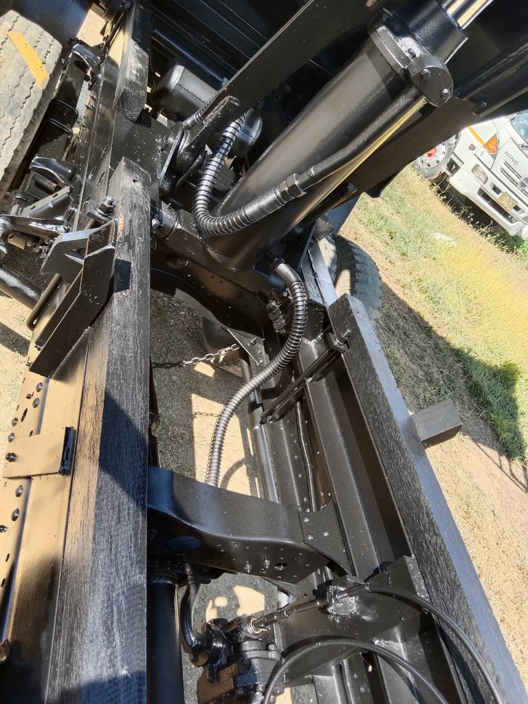 ISUZU NPR 130แรงม้า รถบรรทุก 6ล้อ ดั้มพ์ ปี2002