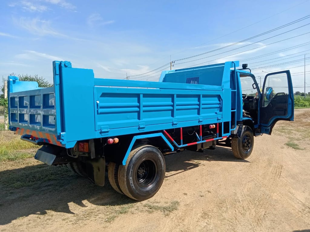 ISUZU NPR 130แรงม้า รถบรรทุก 6ล้อ ดั้มพ์ ปี2002