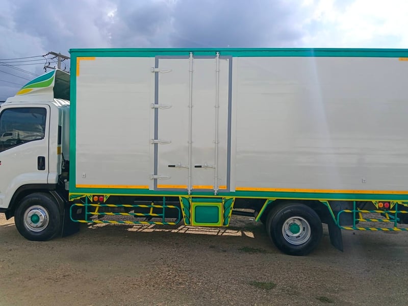 ISUZU FRR 190แรงม้า รถบรรทุก 6ล้อ ตู้แห้ง ปี2018 ISUZU FRR 190แรงม้า รถบรรทุก 6ล้อ ตู้แห้ง ปี2018