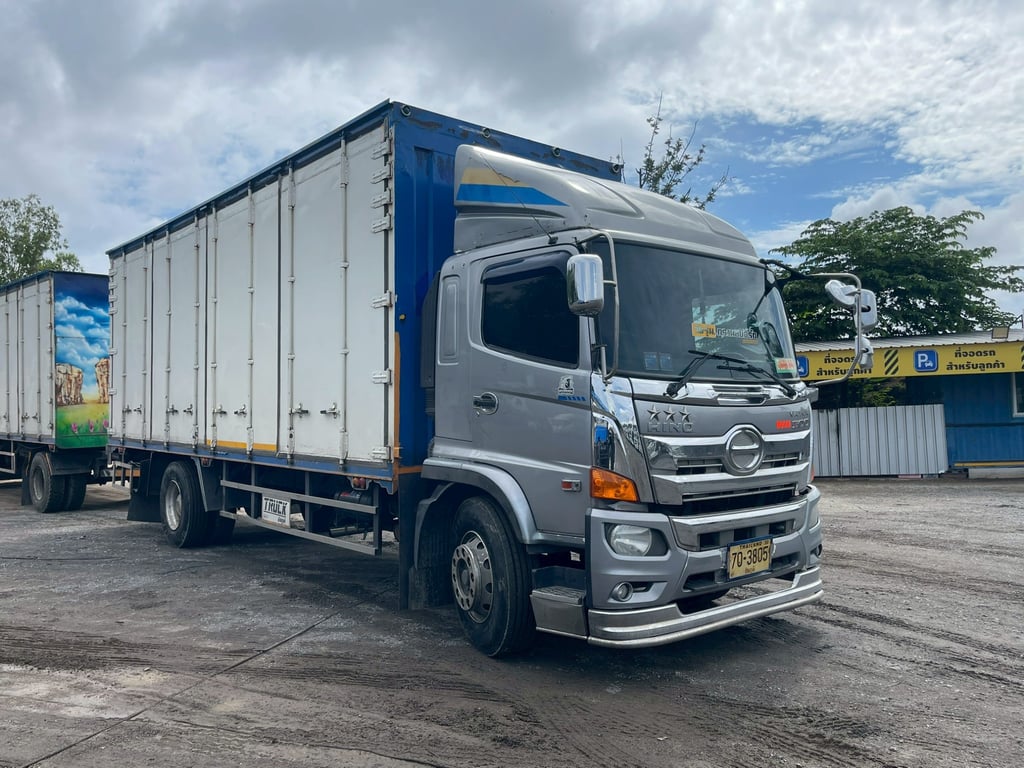 HINO FG 260แรงม้า รถบรรทุก 6ล้อ ตู้แห้ง ปี2021