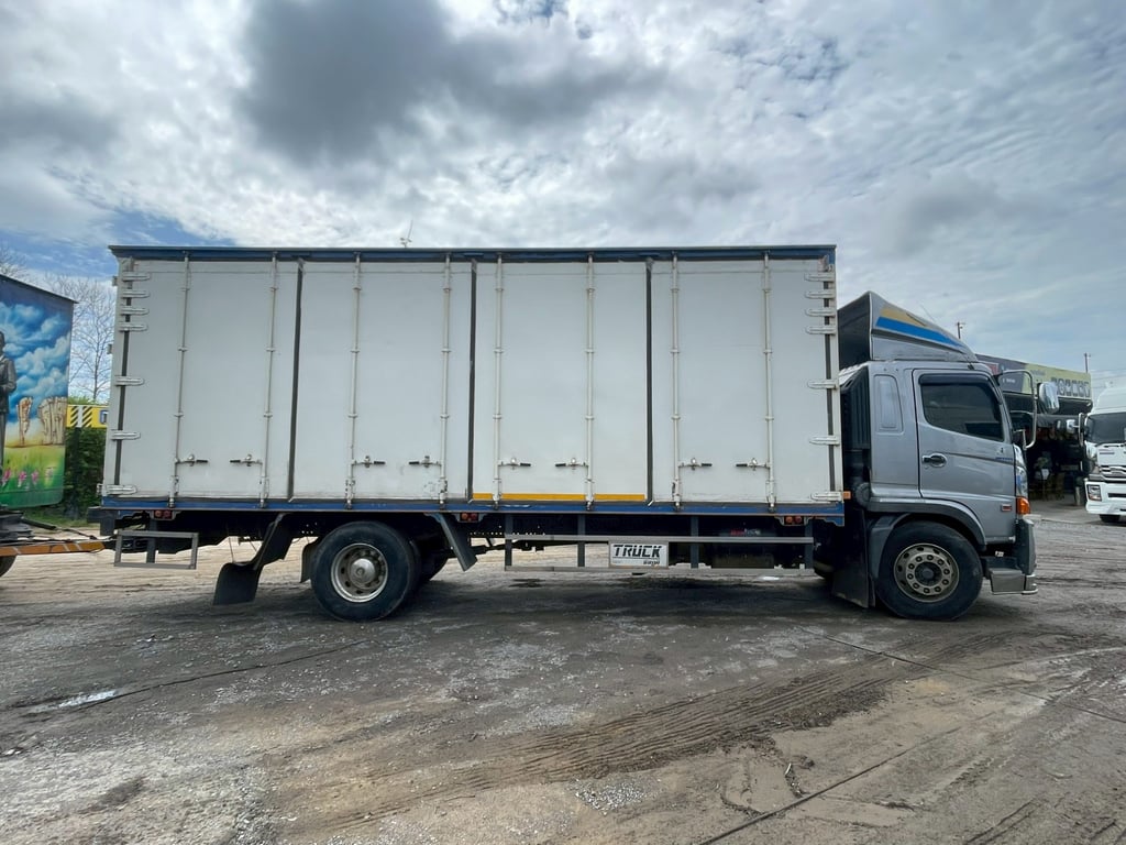 HINO FG 260แรงม้า รถบรรทุก 6ล้อ ตู้แห้ง ปี2021