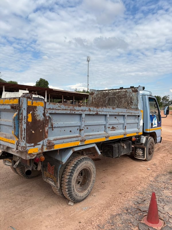 รถดั้ม 5 คิว