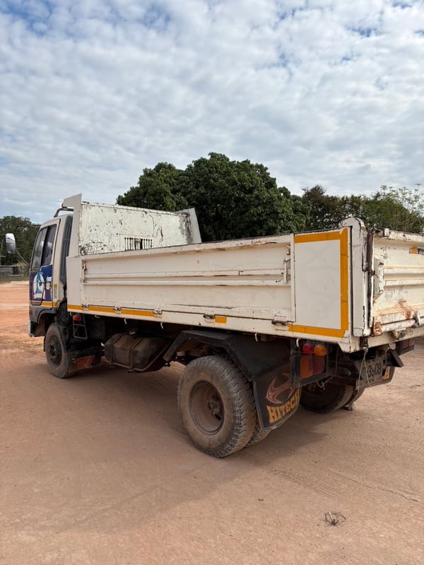 รถดั้ม 5 คิว