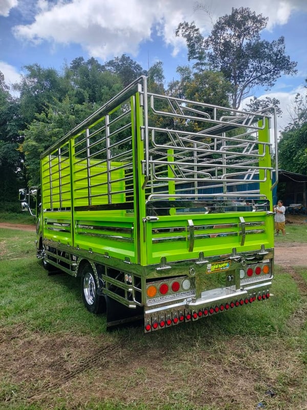 ISUZU NMR 130แรงม้า รถบรรทุก 6ล้อ กระบะคอกสูง ปี2023 เลขไมล์น้อยกว่า 50,000 กม.