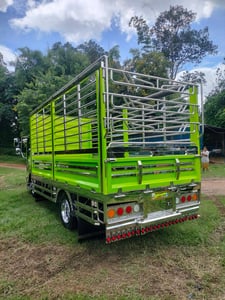 ISUZU NMR 130แรงม้า รถบรรทุก 6ล้อ กระบะคอกสูง ปี2023 เลขไมล์น้อยกว่า 50,000 กม.