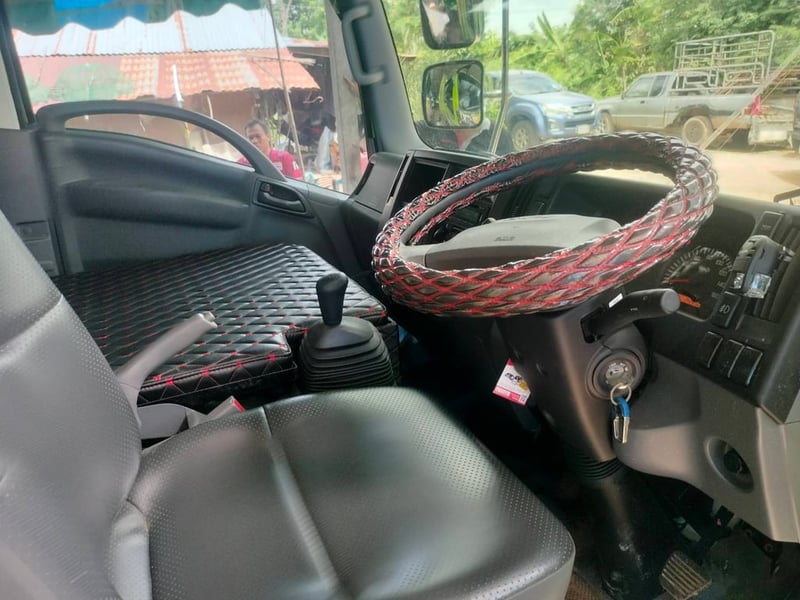 ISUZU NMR 130แรงม้า รถบรรทุก 6ล้อ กระบะคอกสูง ปี2023 เลขไมล์น้อยกว่า 50,000 กม.