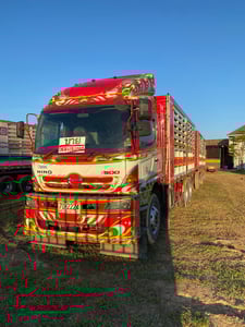 ฮีโน่344แรงม้า แม่ ลูกคอกเกษตรไม่ดั๊ม