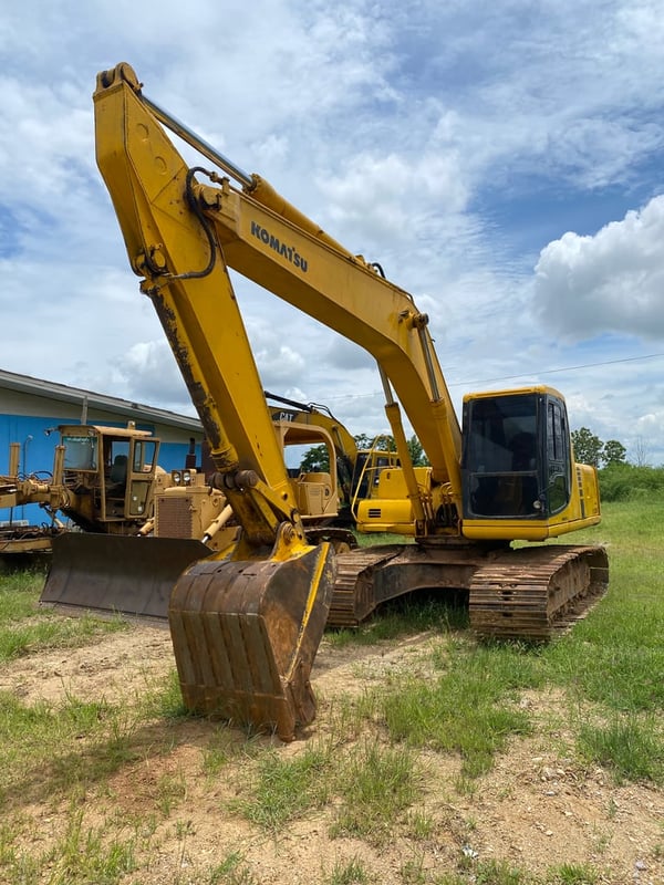 แมคโค Pc200-6 เล่มพร้อมโอน