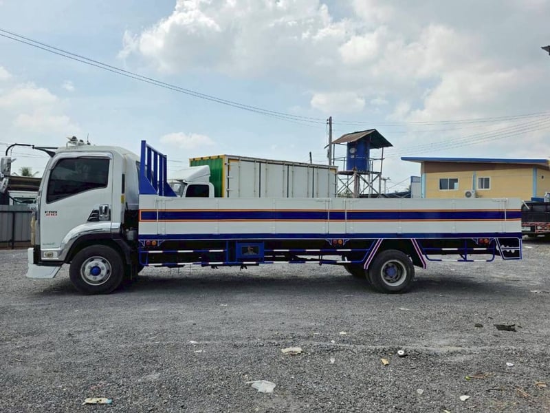 ISUZU FRR 210แรงม้า รถบรรทุก 6ล้อ กระบะเหล็ก ปี2013