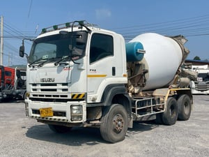 ISUZU FXZ รถบรรทุก 10ล้อ โม่ผสมปูน ปี2013 เลขไมล์ 126,303 กม. ISUZU FXZ รถบรรทุก 10ล้อ โม่ผสมปูน ปี2013 เลขไมล์ 126,303 กม.