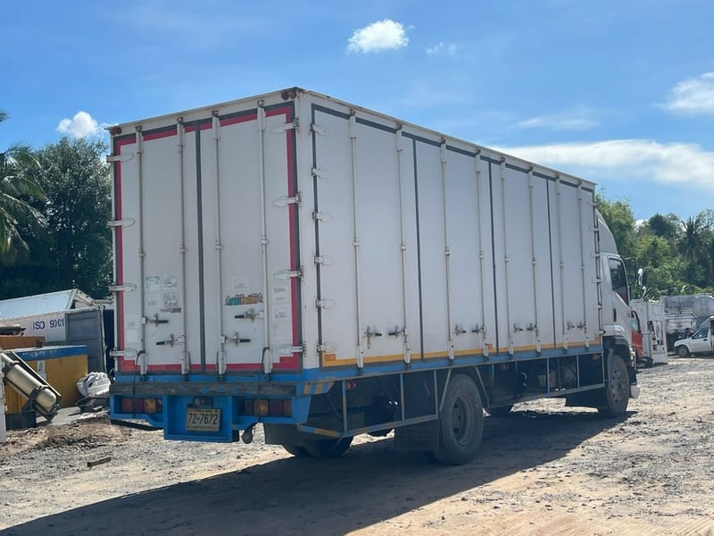 ISUZU FTR รถบรรทุก 6ล้อ ตู้แห้ง ปี2018 เลขไมล์น้อยกว่า 500,000 กม.