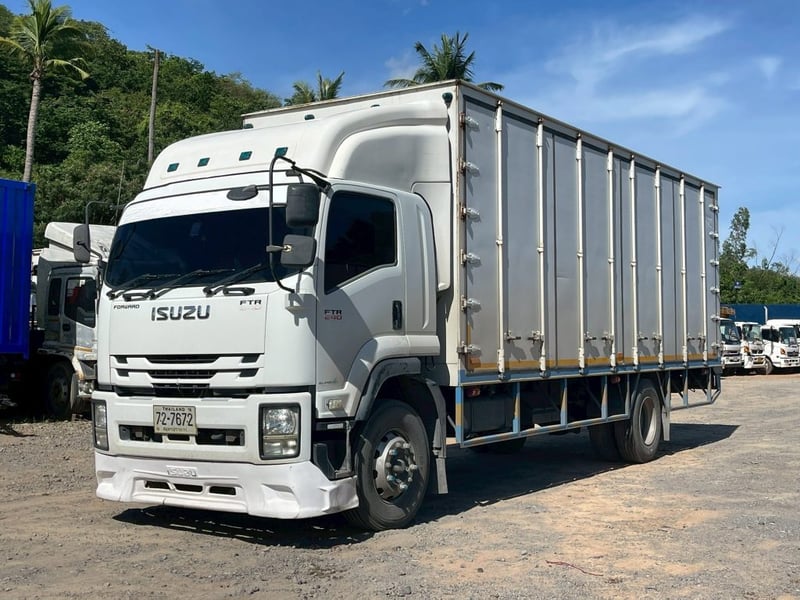 ISUZU FTR รถบรรทุก 6ล้อ ตู้แห้ง ปี2018 เลขไมล์น้อยกว่า 500,000 กม.