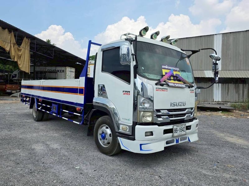 ISUZU FRR 210แรงม้า รถบรรทุก 6ล้อ กระบะเหล็ก ปี2013