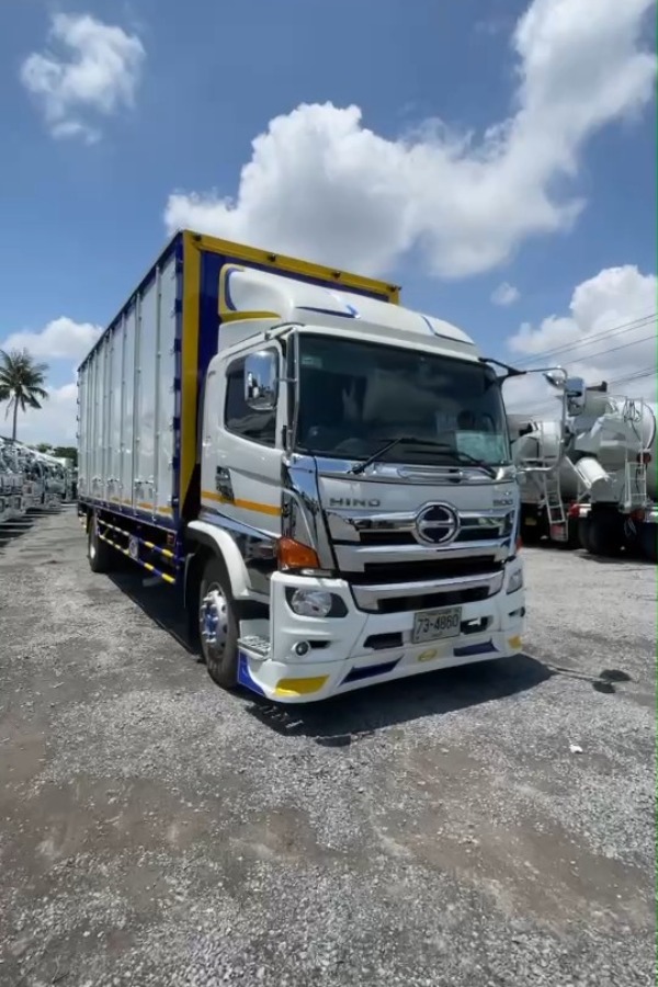 HINO FG 240แรงม้า รถบรรทุก 6ล้อ ตู้แห้ง ปี2017 เลขไมล์น้อยกว่า 500,000 กม.