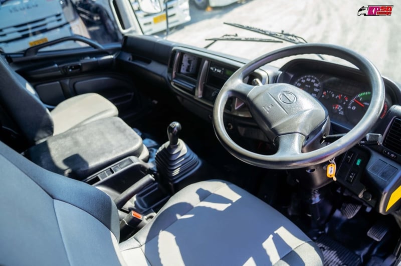 HINO FL 212แรงม้า รถบรรทุก 10ล้อ ตู้แห้ง ปี2015