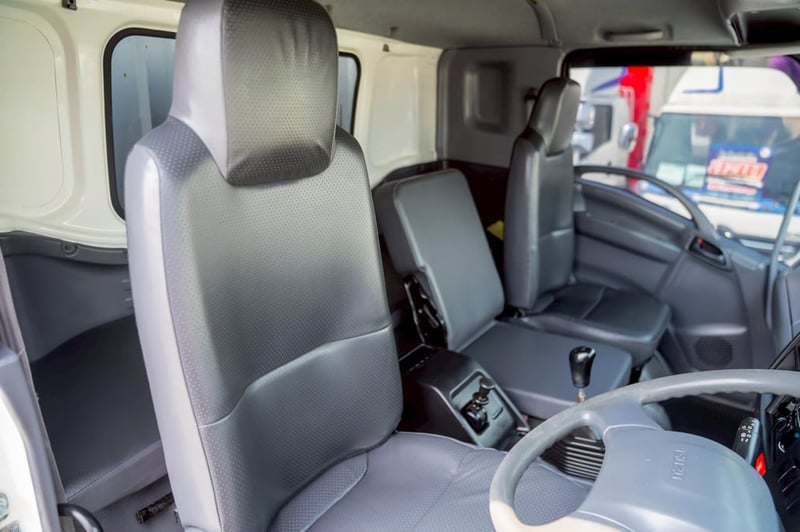 ISUZU FVM 240แรงม้า รถบรรทุก 10ล้อ พื้นเรียบ ปี2018