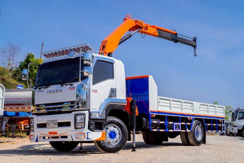 ISUZU FTR รถบรรทุก 6ล้อ กระบะเหล็กติดเครน ปี2016 เลขไมล์ 108,846 กม.