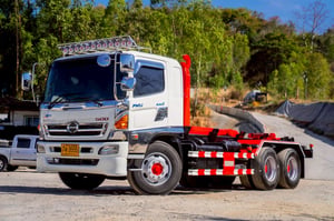 HINO FM รถบรรทุก 10ล้อ กระบะเหล็กติดเครน ปี2013 เลขไมล์น้อยกว่า 500,000 กม. HINO FM รถบรรทุก 10ล้อ กระบะเหล็กติดเครน ปี2013 เลขไมล์น้อยกว่า 500,000 กม.