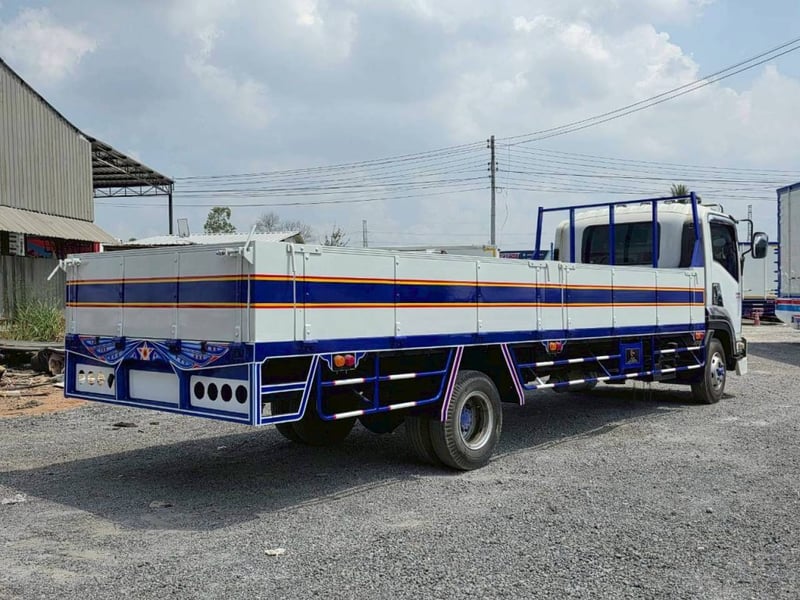 ISUZU FRR 210แรงม้า รถบรรทุก 6ล้อ กระบะเหล็ก ปี2013