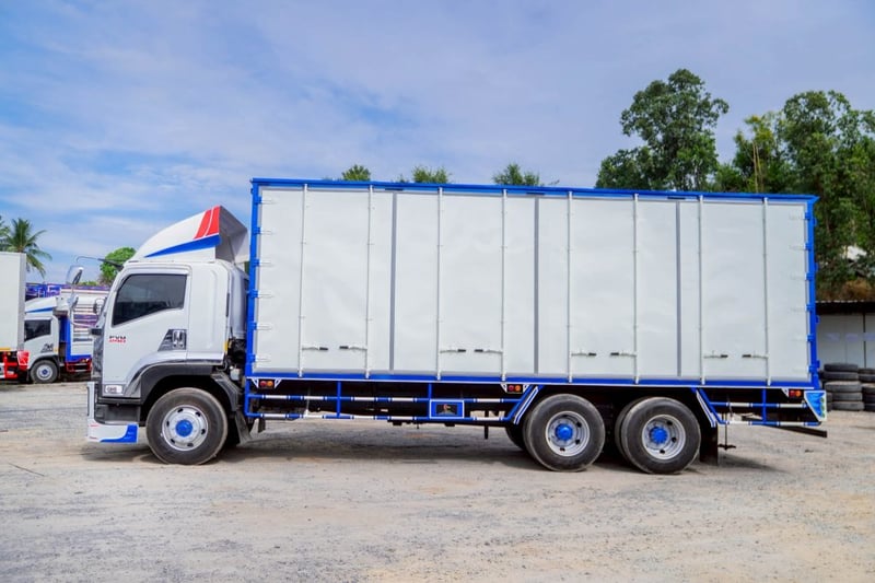ISUZU FVM รถบรรทุก 10ล้อ ตู้แห้ง ปี2016 เลขไมล์ 207,234 กม. ISUZU FVM รถบรรทุก 10ล้อ ตู้แห้ง ปี2016 เลขไมล์ 207,234 กม.