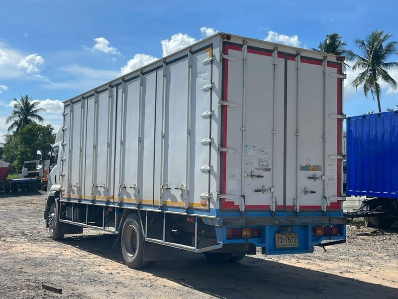 ISUZU FTR รถบรรทุก 6ล้อ ตู้แห้ง ปี2018 เลขไมล์น้อยกว่า 500,000 กม.