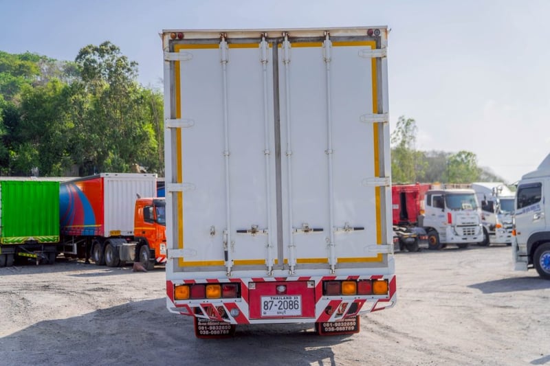 ISUZU FTR 240แรงม้า รถบรรทุก 6ล้อ ตู้แห้ง ปี2023 เลขไมล์ 242,428 กม. ISUZU FTR 240แรงม้า รถบรรทุก 6ล้อ ตู้แห้ง ปี2023 เลขไมล์ 242,428 กม.