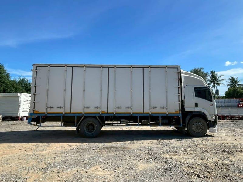 ISUZU FTR รถบรรทุก 6ล้อ ตู้แห้ง ปี2018 เลขไมล์น้อยกว่า 500,000 กม.