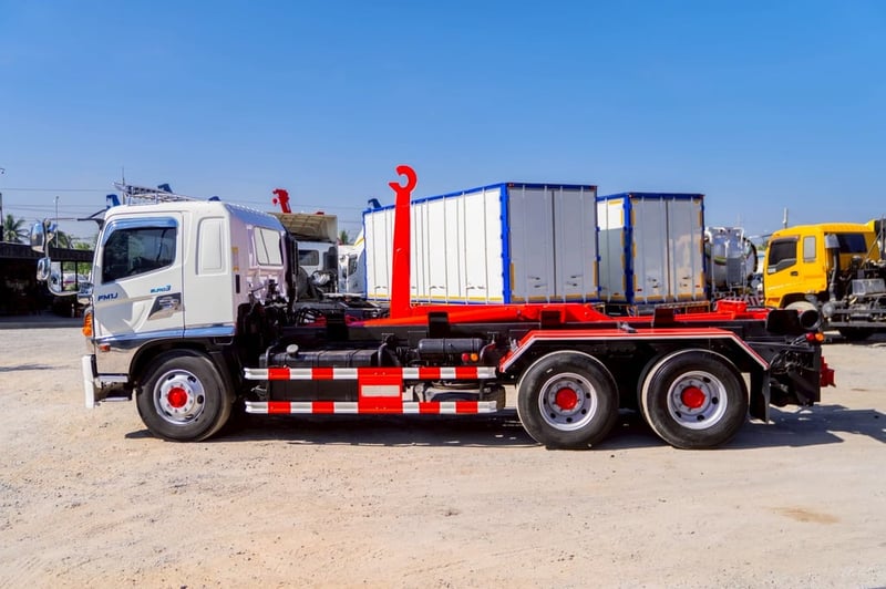 HINO FM รถบรรทุก 10ล้อ กระบะเหล็กติดเครน ปี2013 เลขไมล์น้อยกว่า 500,000 กม. HINO FM รถบรรทุก 10ล้อ กระบะเหล็กติดเครน ปี2013 เลขไมล์น้อยกว่า 500,000 กม.