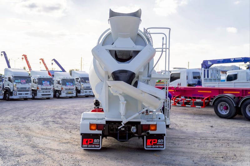 ISUZU FRR 210แรงม้า รถบรรทุก 6ล้อ โม่ผสมปูน ปี2023 เลขไมล์น้อยกว่า 100,000 กม. ISUZU FRR 210แรงม้า รถบรรทุก 6ล้อ โม่ผสมปูน ปี2023 เลขไมล์น้อยกว่า 100,000 กม.
