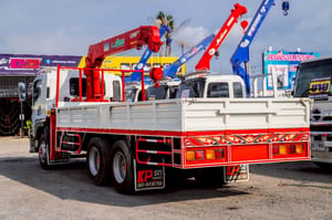 ISUZU FVM 240แรงม้า รถบรรทุก 10ล้อ กระบะเหล็กติดเครน ปี2017