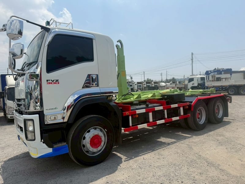 ISUZU FVZ รถบรรทุก 10ล้อ กระบะเหล็กติดเครน ปี2020 เลขไมล์น้อยกว่า 800,000 กม.