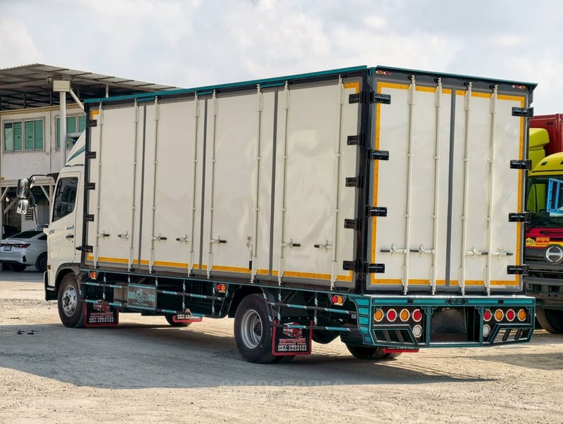 HINO FC 210แรงม้า รถบรรทุก 6ล้อ ตู้แห้ง ปี2021 เลขไมล์ 300,000 กม.