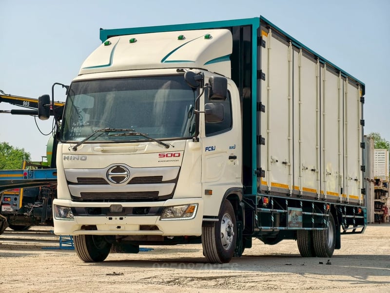 HINO FC 210แรงม้า รถบรรทุก 6ล้อ ตู้แห้ง ปี2021 เลขไมล์ 300,000 กม.
