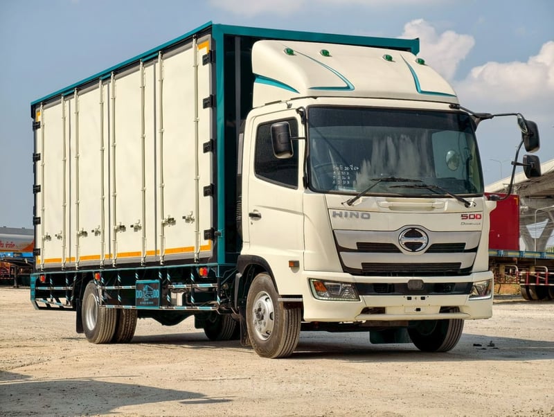 HINO FC 210แรงม้า รถบรรทุก 6ล้อ ตู้แห้ง ปี2021 เลขไมล์ 300,000 กม.