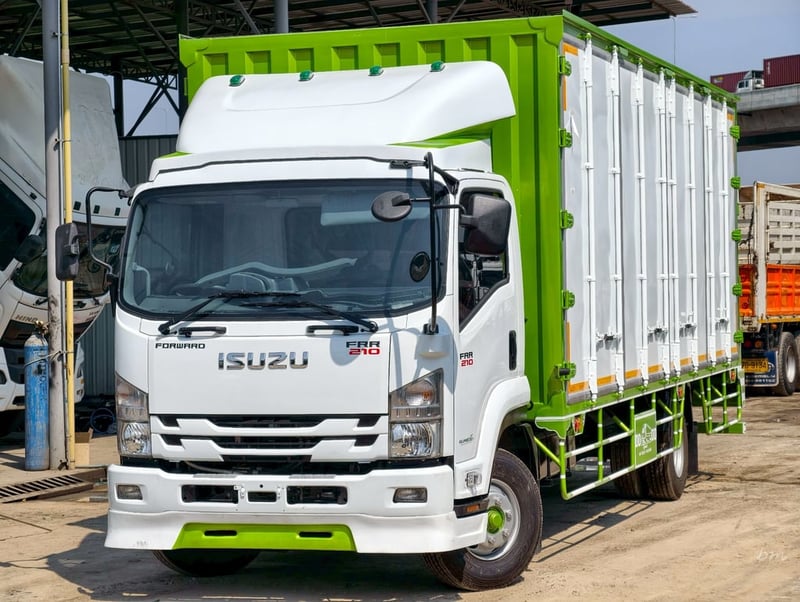 ISUZU FRR 210แรงม้า รถบรรทุก 6ล้อ ตู้แห้ง ปี2020 เลขไมล์ 200,000 กม.