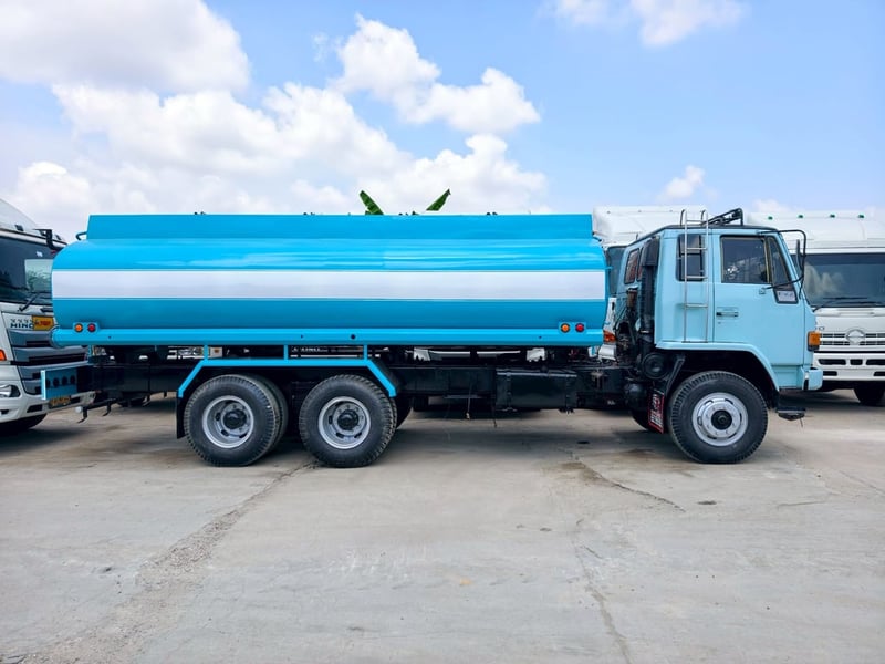 ISUZU FXZ 240แรงม้า รถบรรทุก 10ล้อ บรรทุกน้ำ ปี1995 ISUZU FXZ 240แรงม้า รถบรรทุก 10ล้อ บรรทุกน้ำ ปี1995