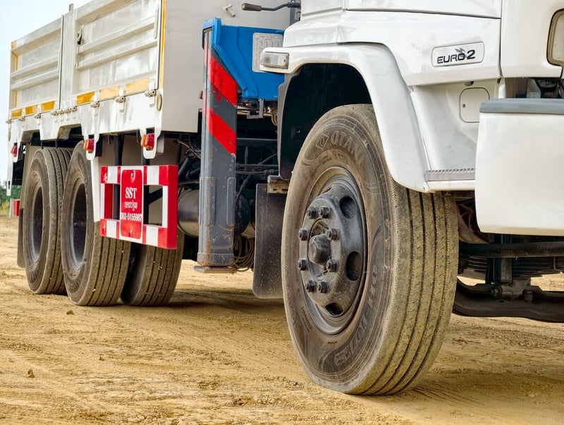 ISUZU FVZ 200แรงม้า รถบรรทุก 10ล้อ กระบะเหล็กติดเครน ปี2006 เลขไมล์ 200,000 กม. ISUZU FVZ 200แรงม้า รถบรรทุก 10ล้อ กระบะเหล็กติดเครน ปี2006 เลขไมล์ 200,000 กม.