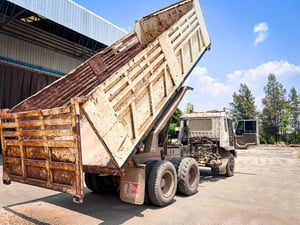 MITSUBISHI FUSO FN 220แรงม้า รถบรรทุก 10ล้อ ดั้มพ์ ปี1997 MITSUBISHI FUSO FN 220แรงม้า รถบรรทุก 10ล้อ ดั้มพ์ ปี1997