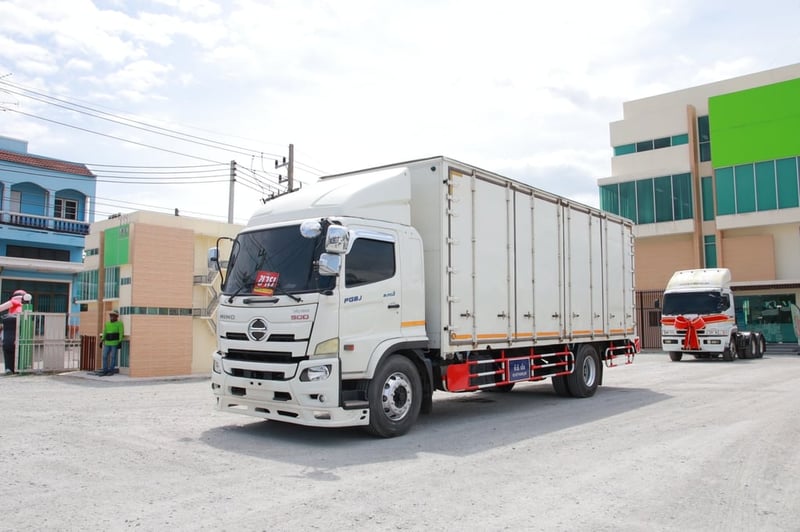 HINO FG 240แรงม้า รถบรรทุก 6ล้อ ตู้แห้ง ปี2018(4378)