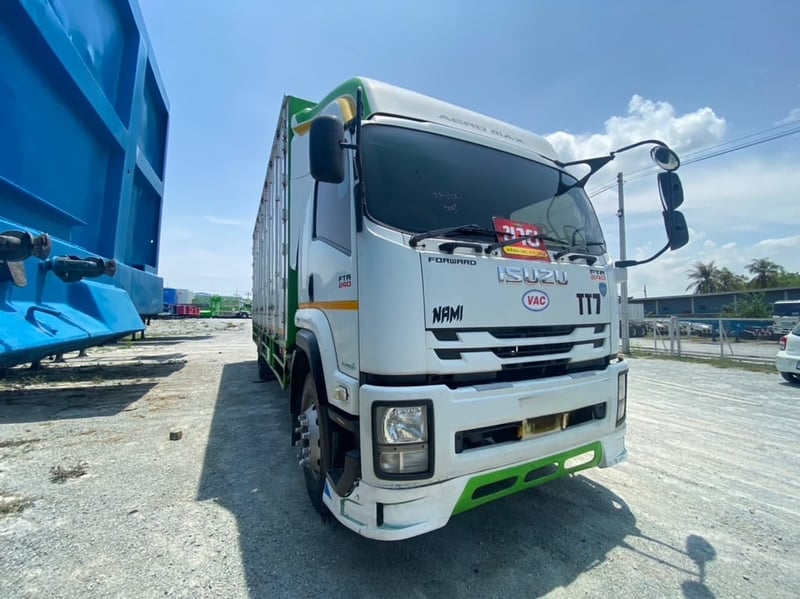 ISUZU FTR 240แรงม้า รถบรรทุก 6ล้อ ตู้แห้ง ปี2017(0651)