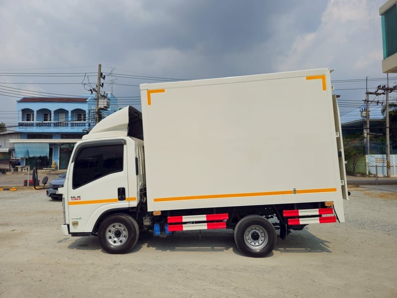 ISUZU NLR 130แรงม้า รถบรรทุก 4ล้อ ตู้แห้ง ปี2021(3578) ISUZU NLR 130แรงม้า รถบรรทุก 4ล้อ ตู้แห้ง ปี2021(3578)