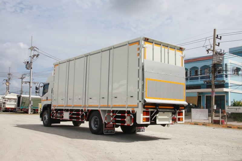 ISUZU FTR 240แรงม้า รถบรรทุก 6ล้อ ตู้แห้ง ปี2022(2375)