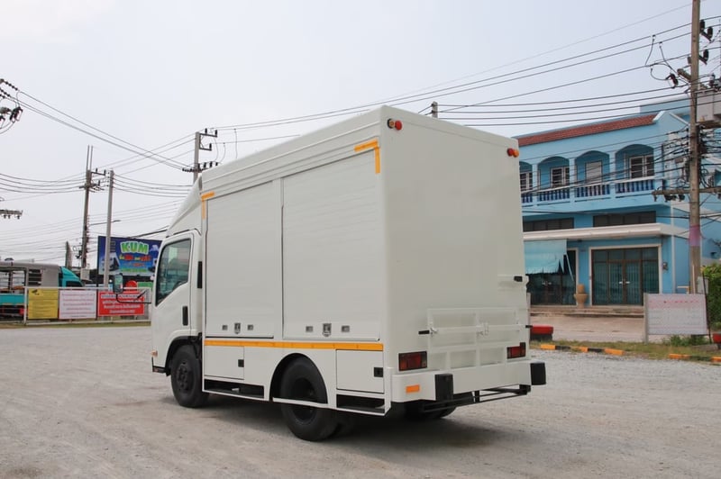 ISUZU NMR 130แรงม้า รถบรรทุก 6ล้อ ตู้แห้ง ปี2015(3140) ISUZU NMR 130แรงม้า รถบรรทุก 6ล้อ ตู้แห้ง ปี2015(3140)