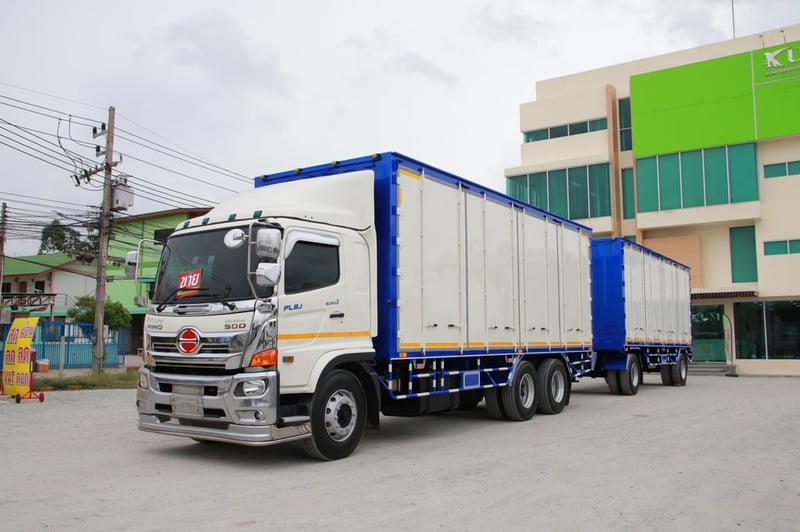 HINO FL 260แรงม้า รถบรรทุก 10ล้อ ตู้แห้ง ปี2022(7642-7643)