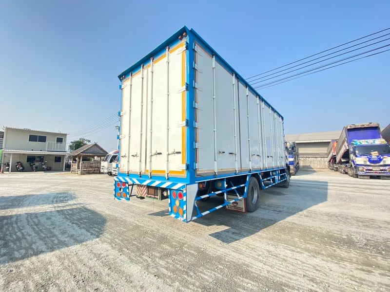 หกล้อตู้ISUZU FTR 240