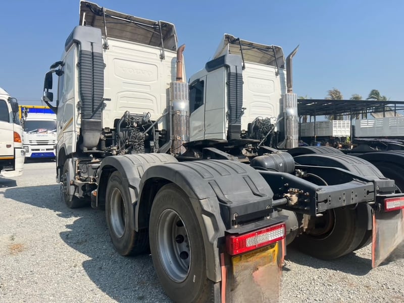 สิบล้อหัวลาก VOLVO FH 440 แรงม้า สองเพลา ปี 2558  (8454)