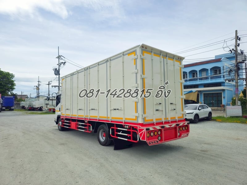 หกล้อตู้สิบบาน ISUZU FRR 190 แรง ปี 2556 (0034) หกล้อตู้สิบบาน ISUZU FRR 190 แรง ปี 2556 (0034)
