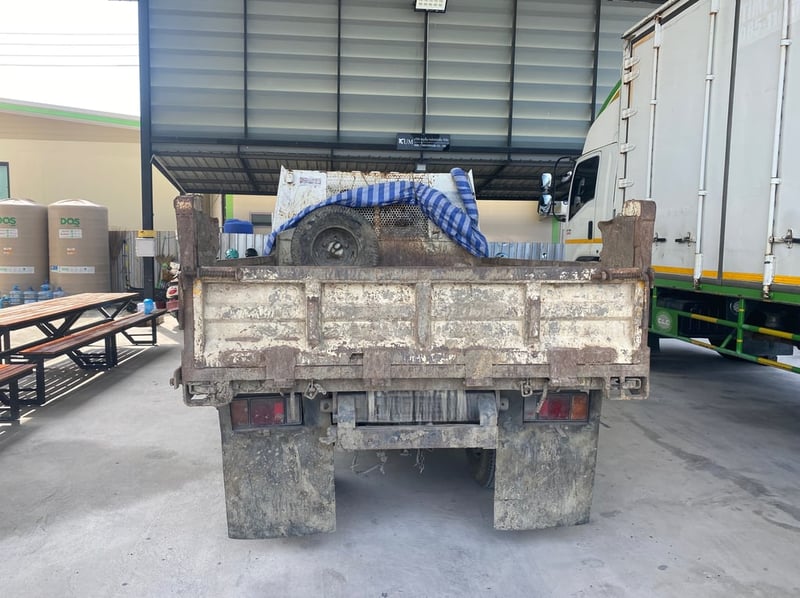 หกล้อดั้มพ์ ISUZU NMR 130 แรง ปี 2563 (2158)                  